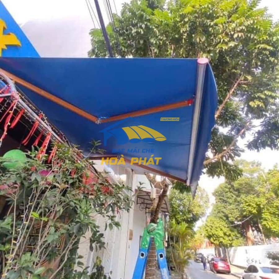 Lắp đặt bạt mái hiên cho quán cafe