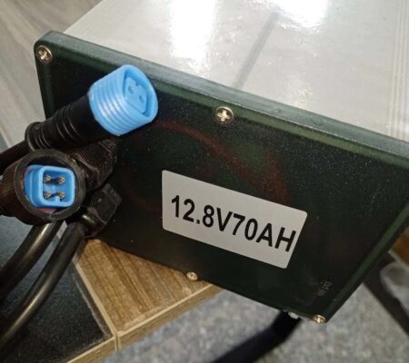 Đèn LED chiếu sáng đường phố năng lượng mặt trời 80-100W Battery 70AH Panel 100W * 2 tấm