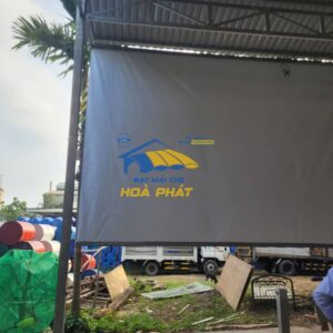 Lắp đặt bạt mái hiên di động cho quán cafe, mẫu bạt mái hiên tay quay bền đẹp.